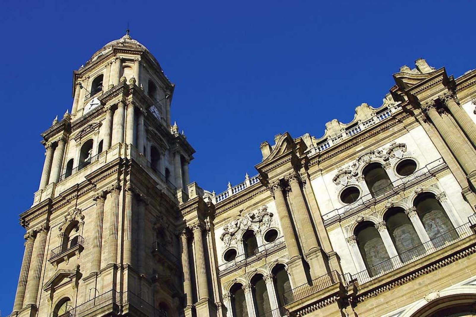 Mitten im Stadtzentrum steht eine der schönsten Renaissance-Kirchen Andalusiens.