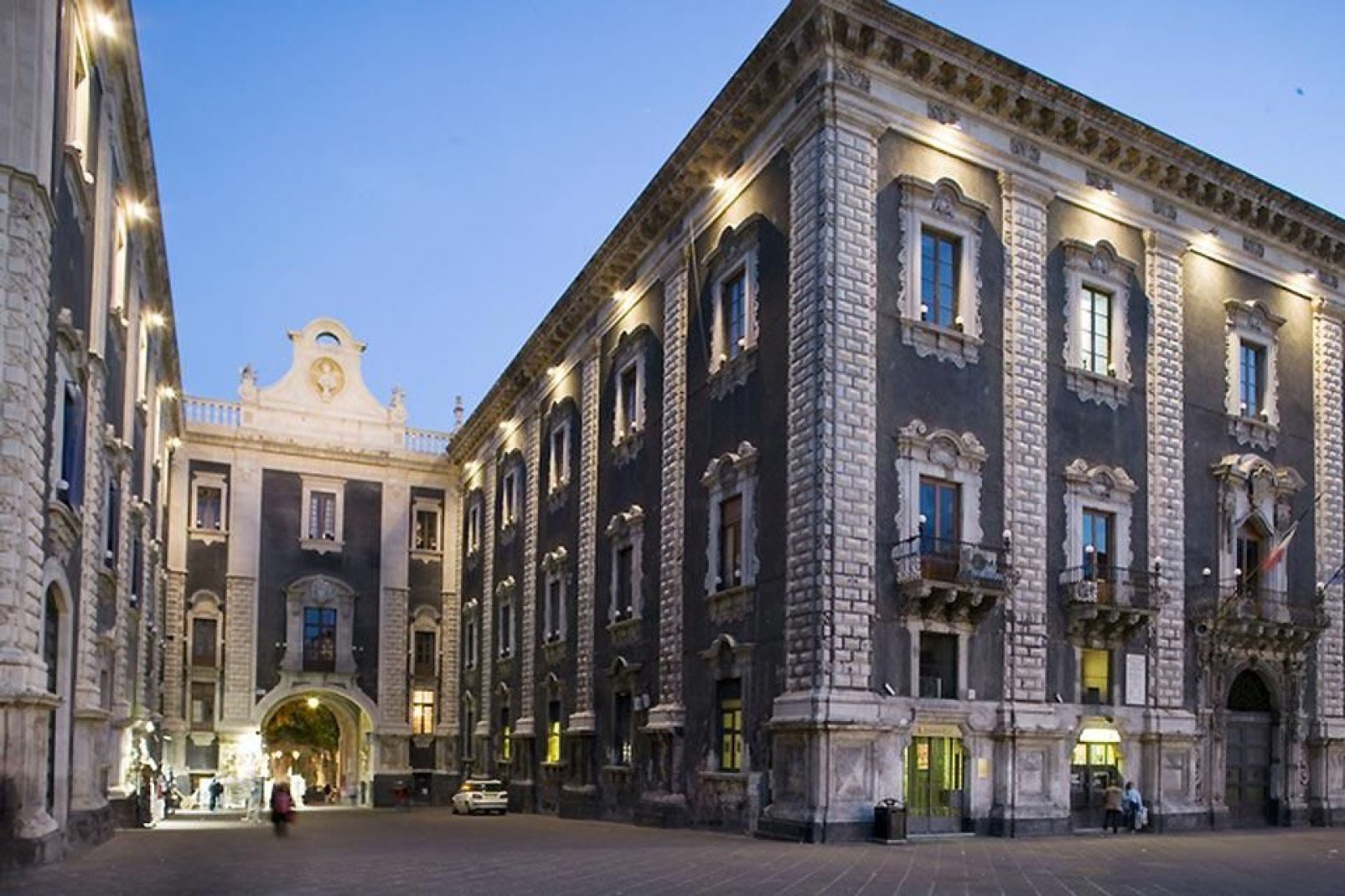 El complejo del antiguo convento benedictino que alberga la Facultad de Letras, Filosofía, Lenguas y Literatura Extranjera.