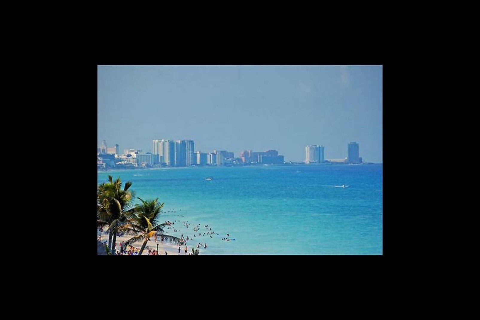 Blick auf die Wolkenkratzer von Cancún