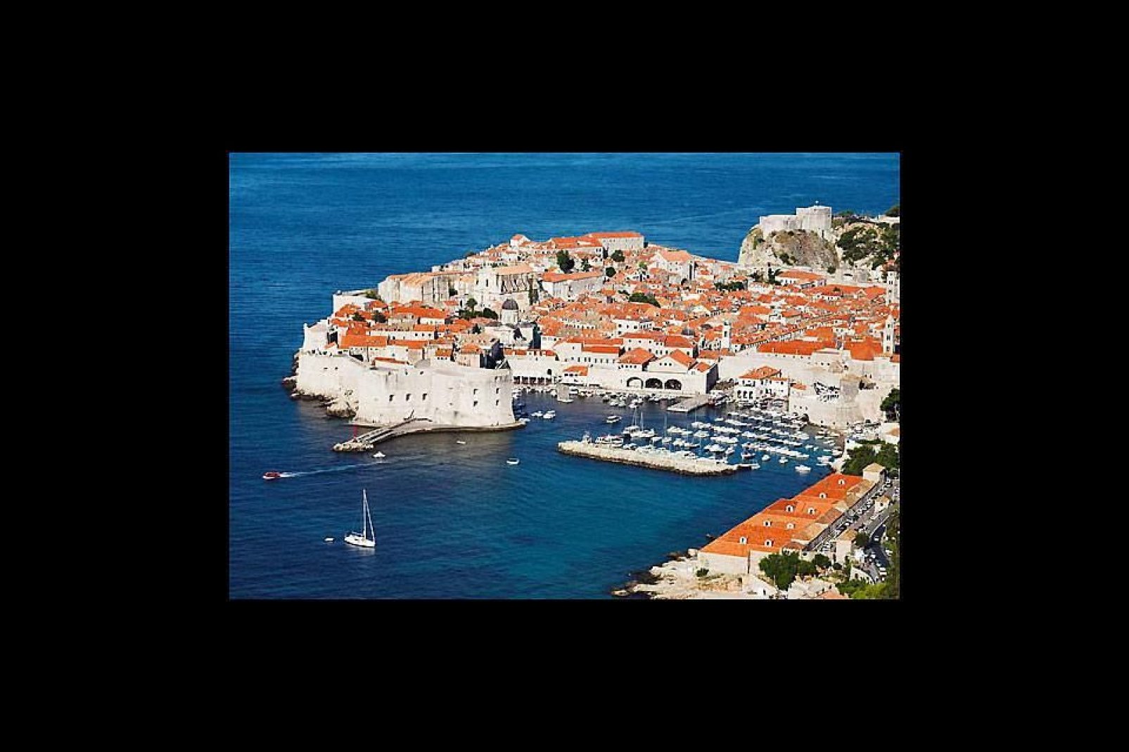 Il porto di Dubrovnik ospita una quantità notevole di barche, tra cui anche quelle di personaggi famosi