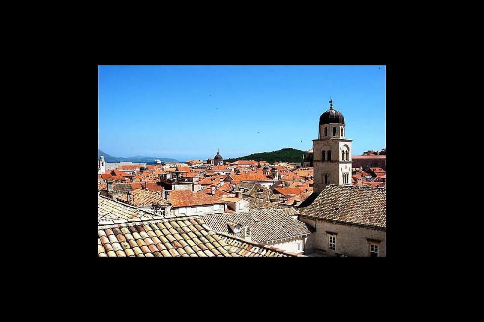 I campanili fanno capolino tra i tetti di Dubrovnik