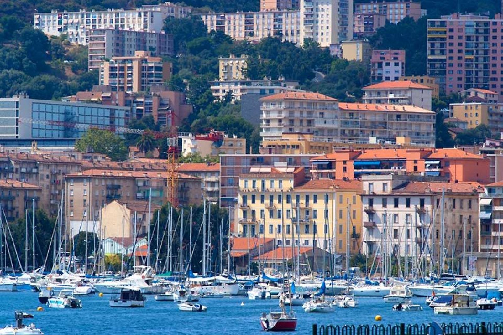 Only a small part of Ajaccio is urbanised and the rest is very scarcely populated, remaining untouched.