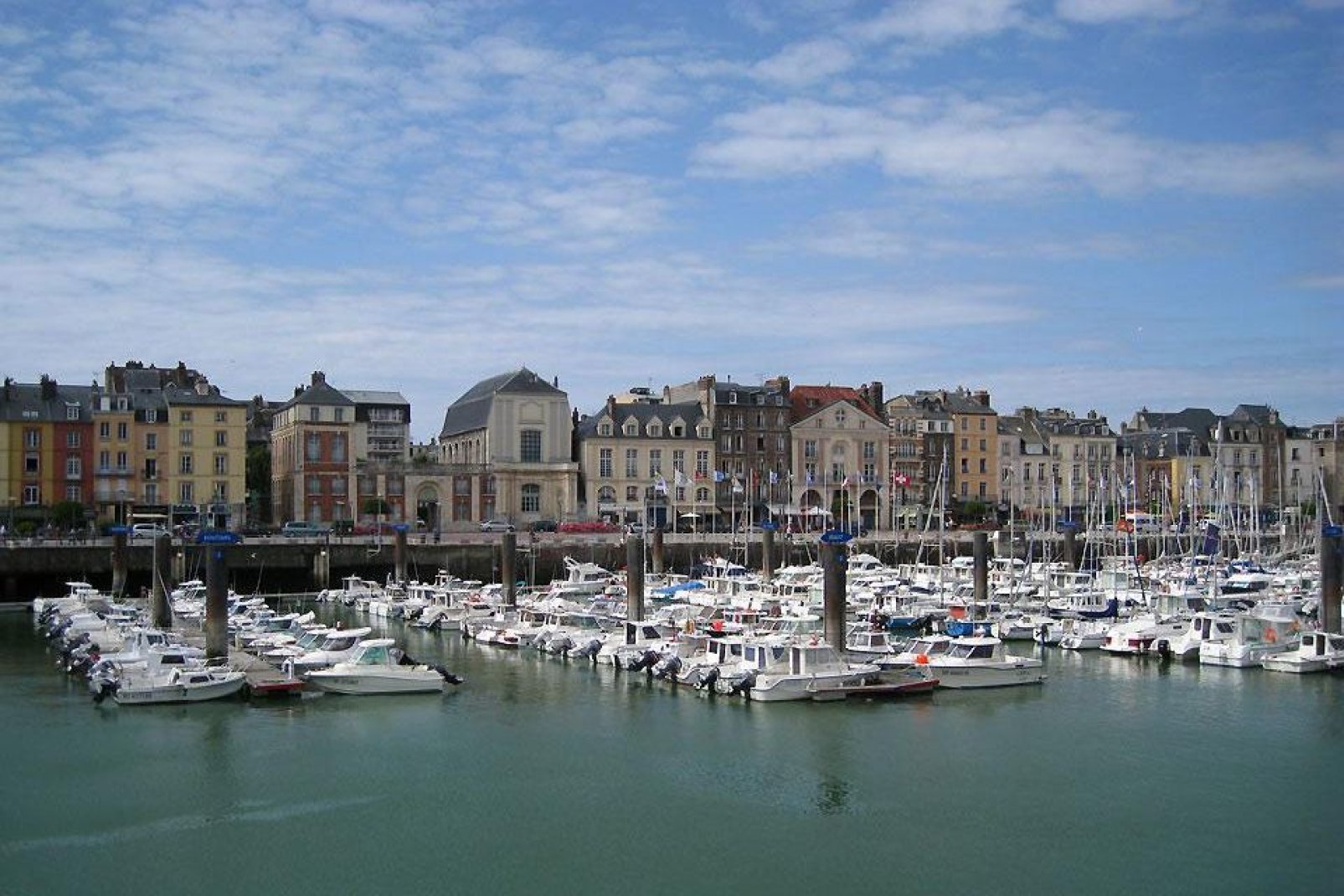 Dieppe ist eine Gemeinde mit ungefähr 35.000 Einwohnern im oberen Teil der Normandie (Departement Seine-Maritime).