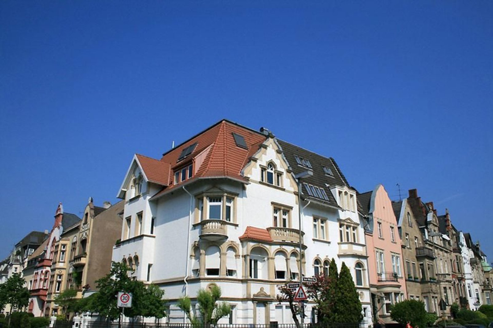 Las casas de Düsseldorf se caracterizan por su arquitectura resplandeciente.