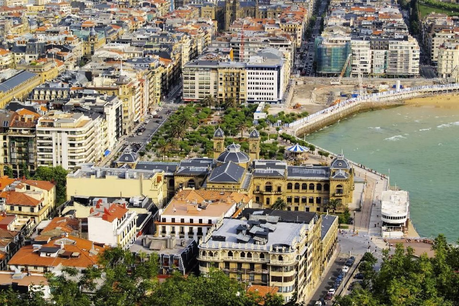 El esplendor de la mayoría de los edificios residenciales ha bastado para que San Sebastián sea una ciudad llena de encanto.