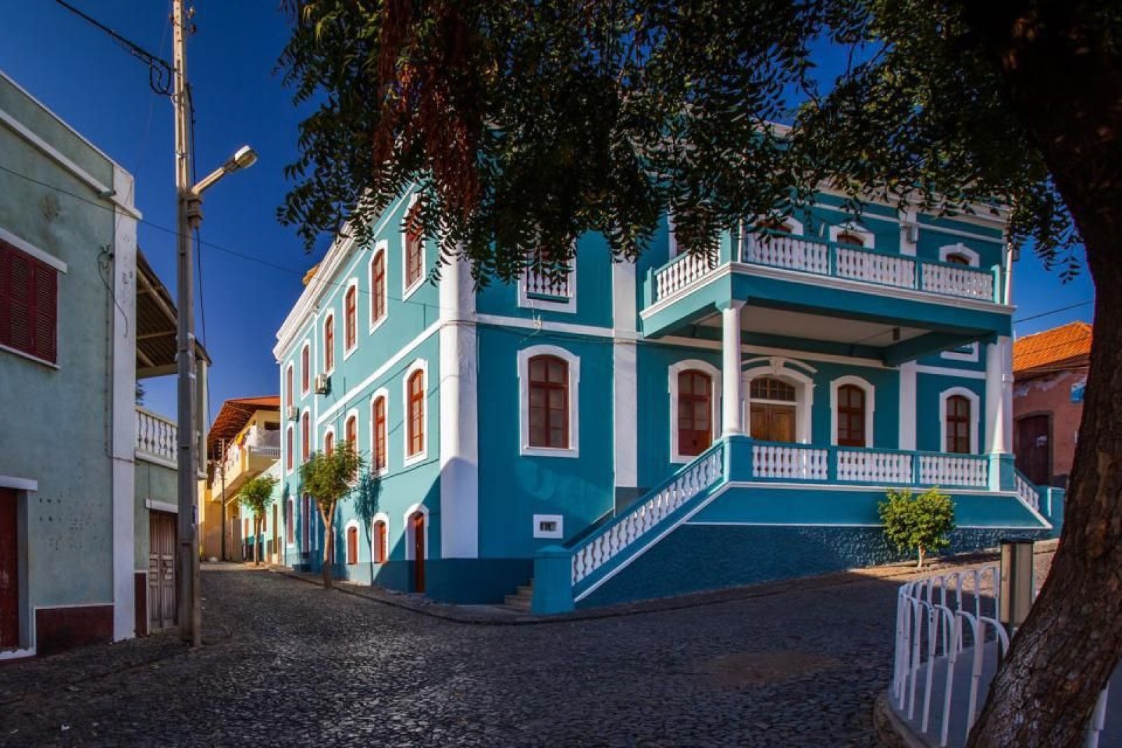 Capital de la isla de Sao Vicente, Mindelo es la ciudad más cosmopolita de todo el archipiélago.