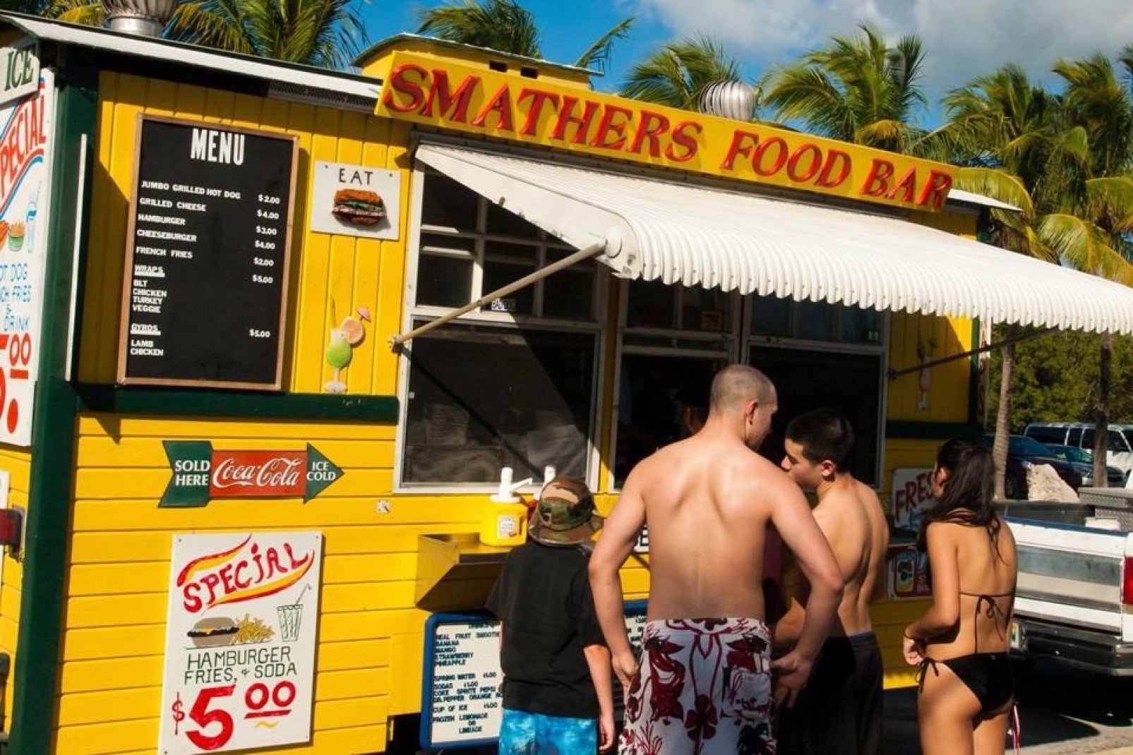 Il est aisé de se désaltérer sur la plage de Smathers qui est la plus longue plage de Key West.