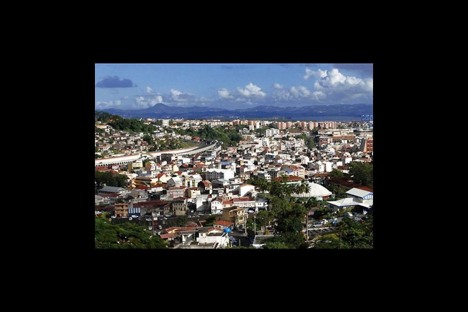 Llamada inicialmente Port-Royal, Fort-de-France es la capital de Martinica desde 1902, tras la destrucción de Saint-Pierre.