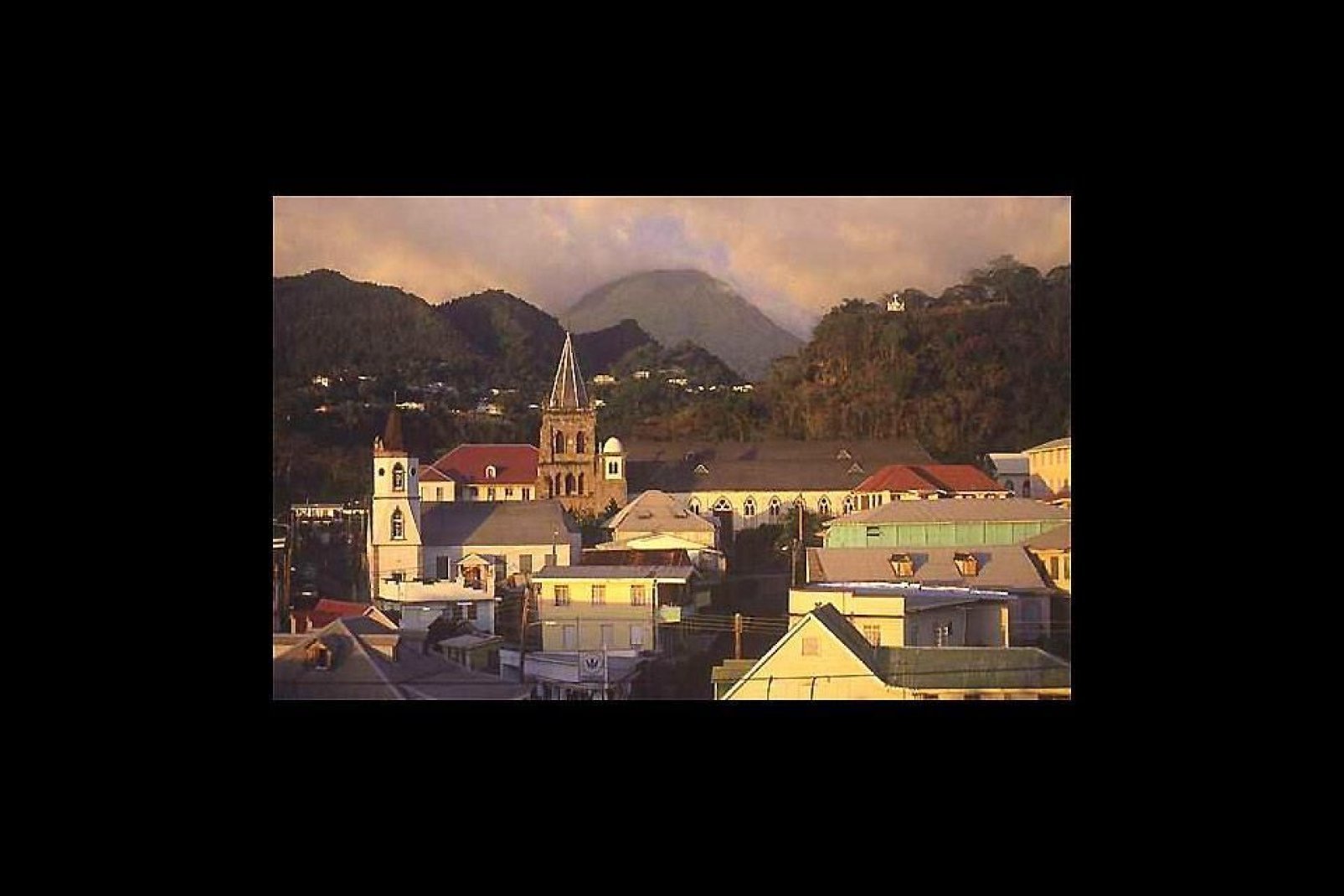 Roseau, la pequeña capital de Dominica, está instalada a orillas del mar, al sudoeste de la isla.