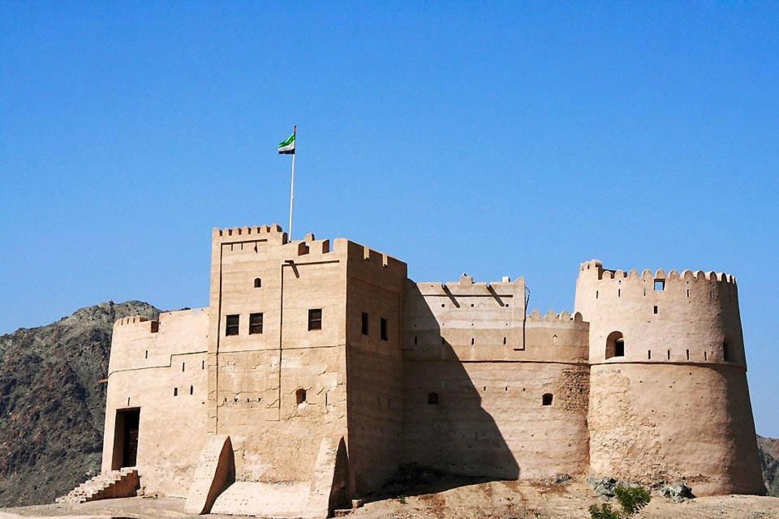 Tra gli emirati arabi uniti, Fujairah è lo stato più "giovane". Il Forte è la principale attrazione turistica della città.