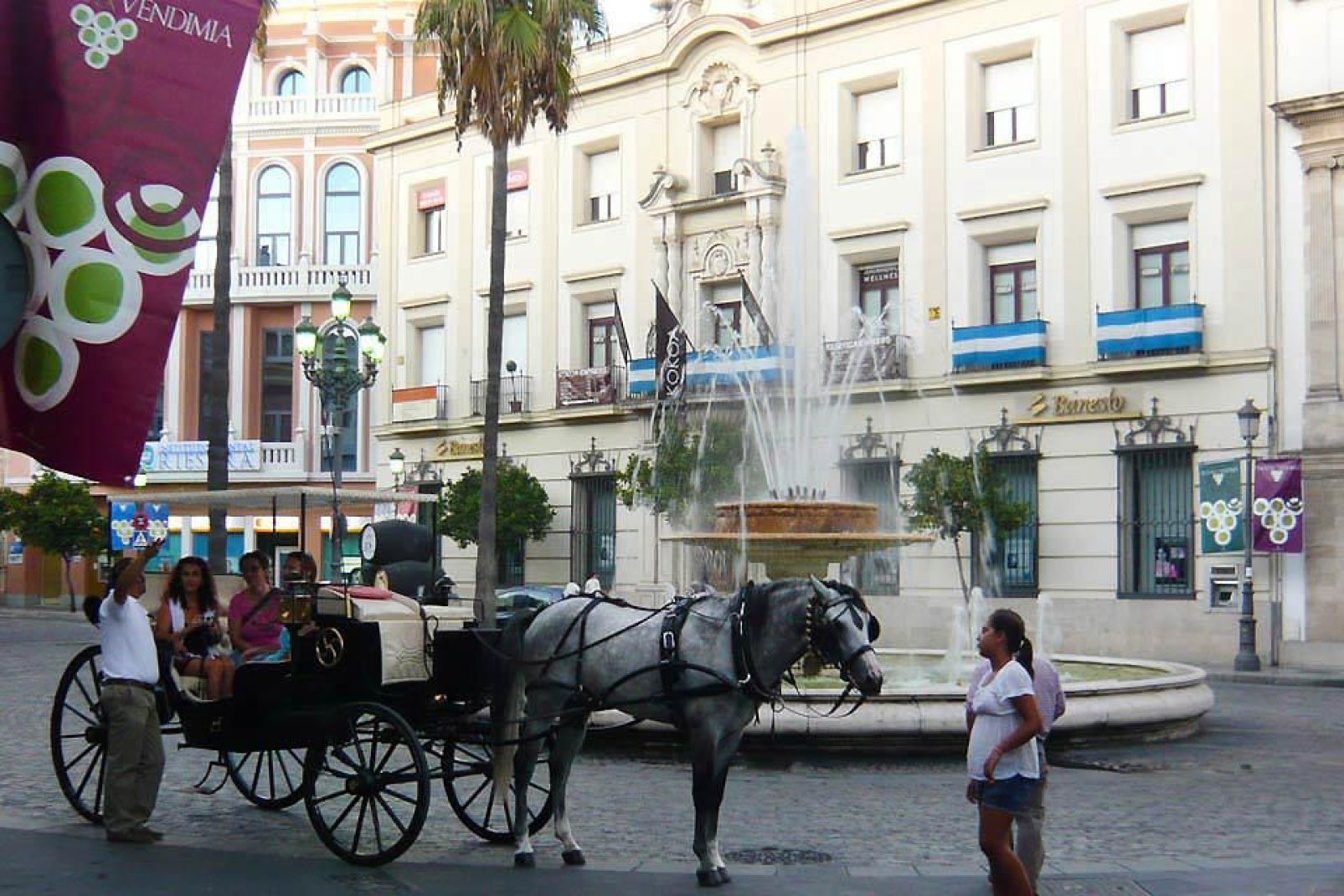 As well as being famous for its wines, its brandies and its vinegar, Jerez de la Frontera is also home to the Andalusian Royal School of Equestrian Art.