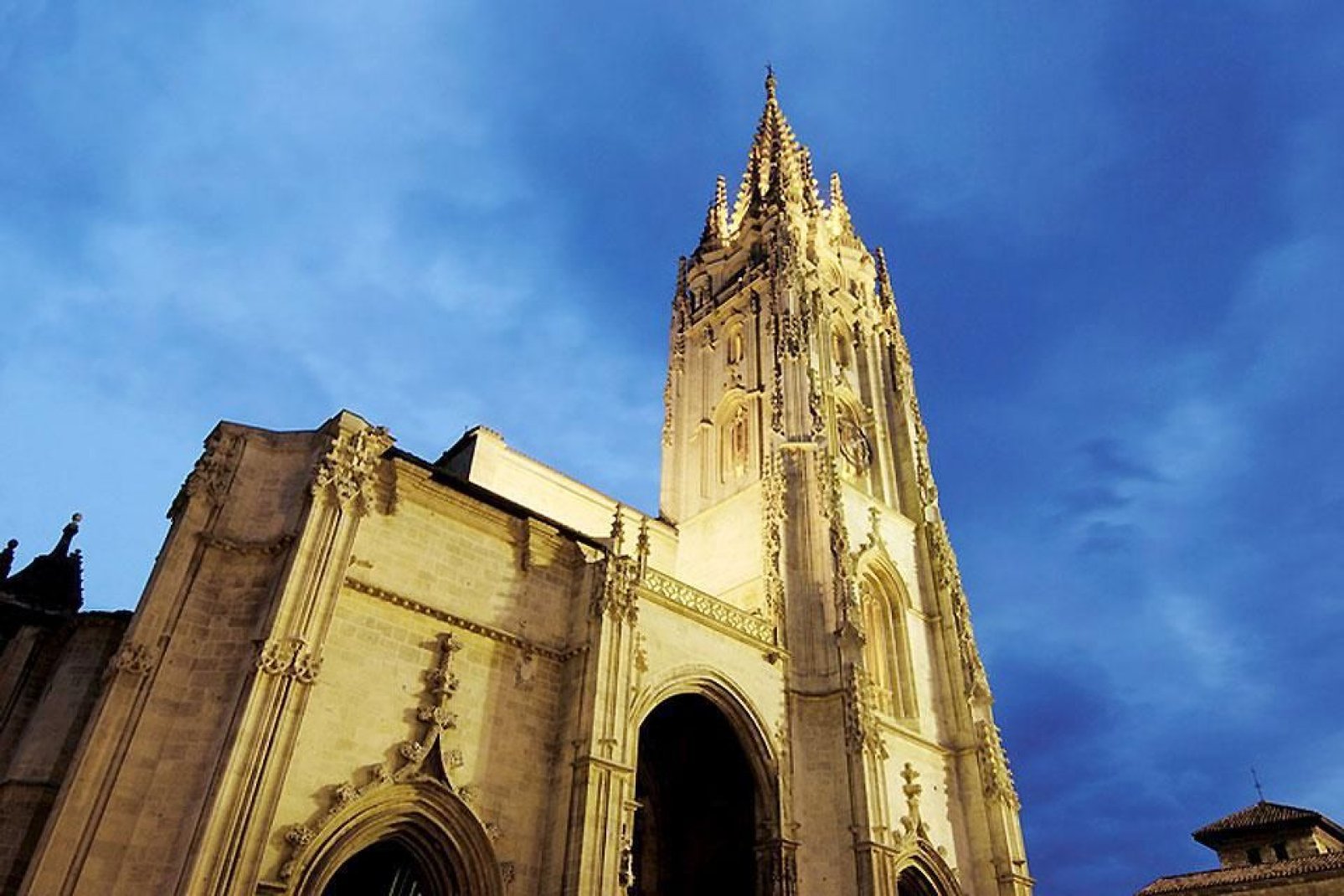 In der Kathedrale ist ein besonderer Schatz verborgen: die Camara Santa, UNESCO-Weltkulturerbe.