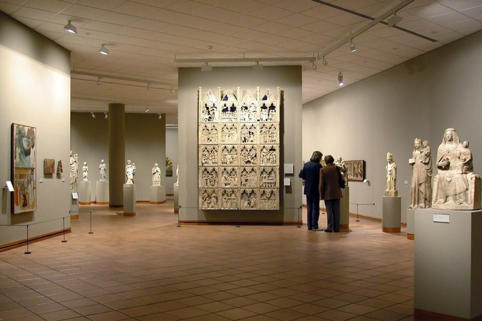 Alberga la segunda colección más importante del país de arte románico catalán.