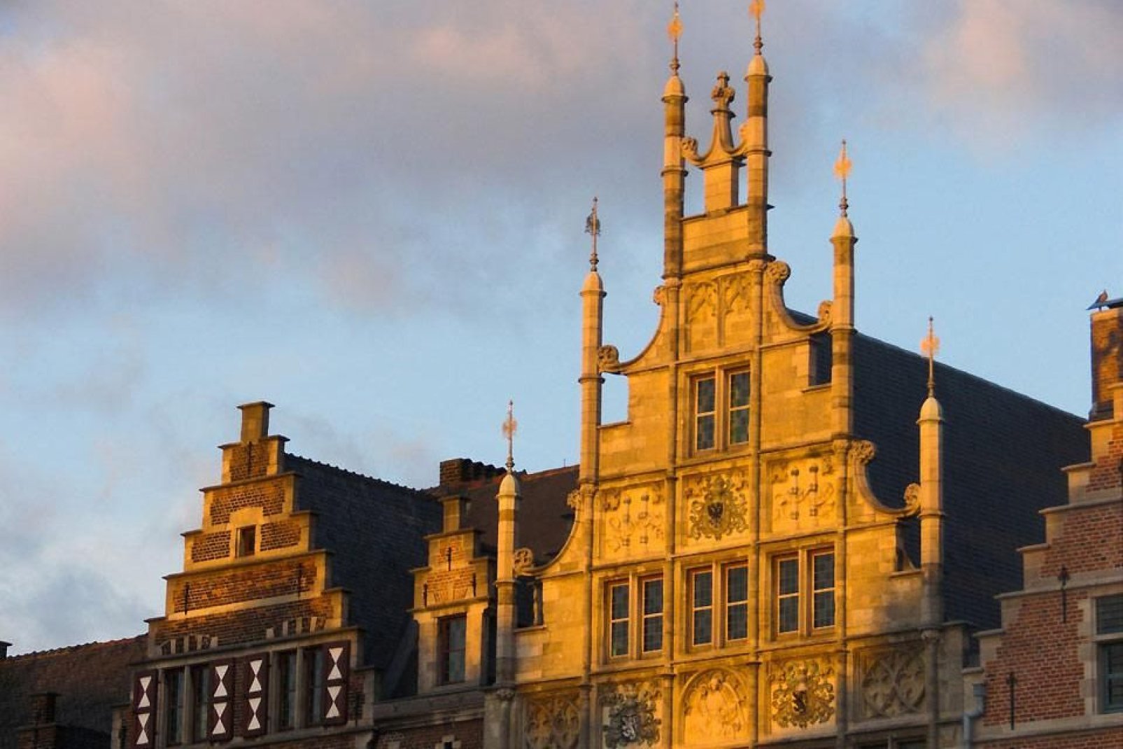Die Architektur von Gent wurde vom Mittelalter bis in die Moderne von verschiedenen Stilepochen geprgt.