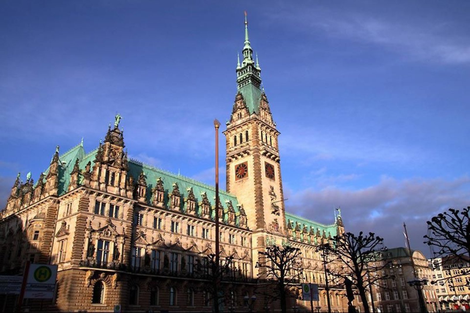 Hamburg's city hall is one of the city's most beautiful buildings.