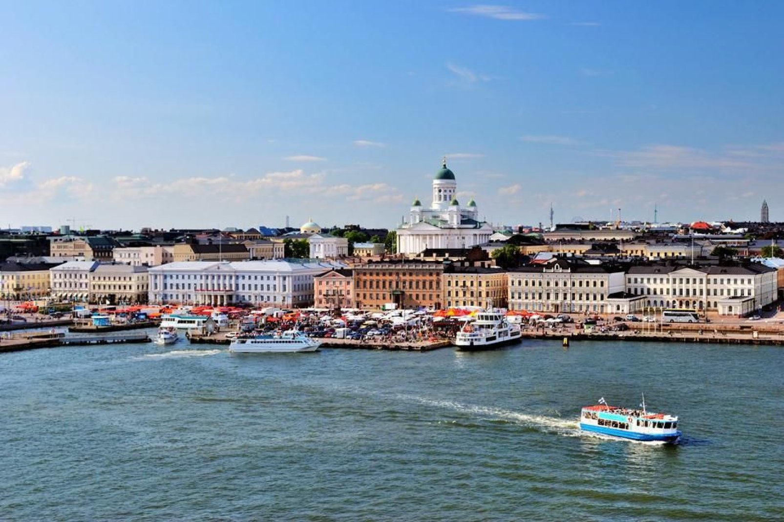 Helsinki verfgt ber einen bedeutenden Hafen, der die Stadt mit Rostock, Stockholm oder Talinn verbindet.