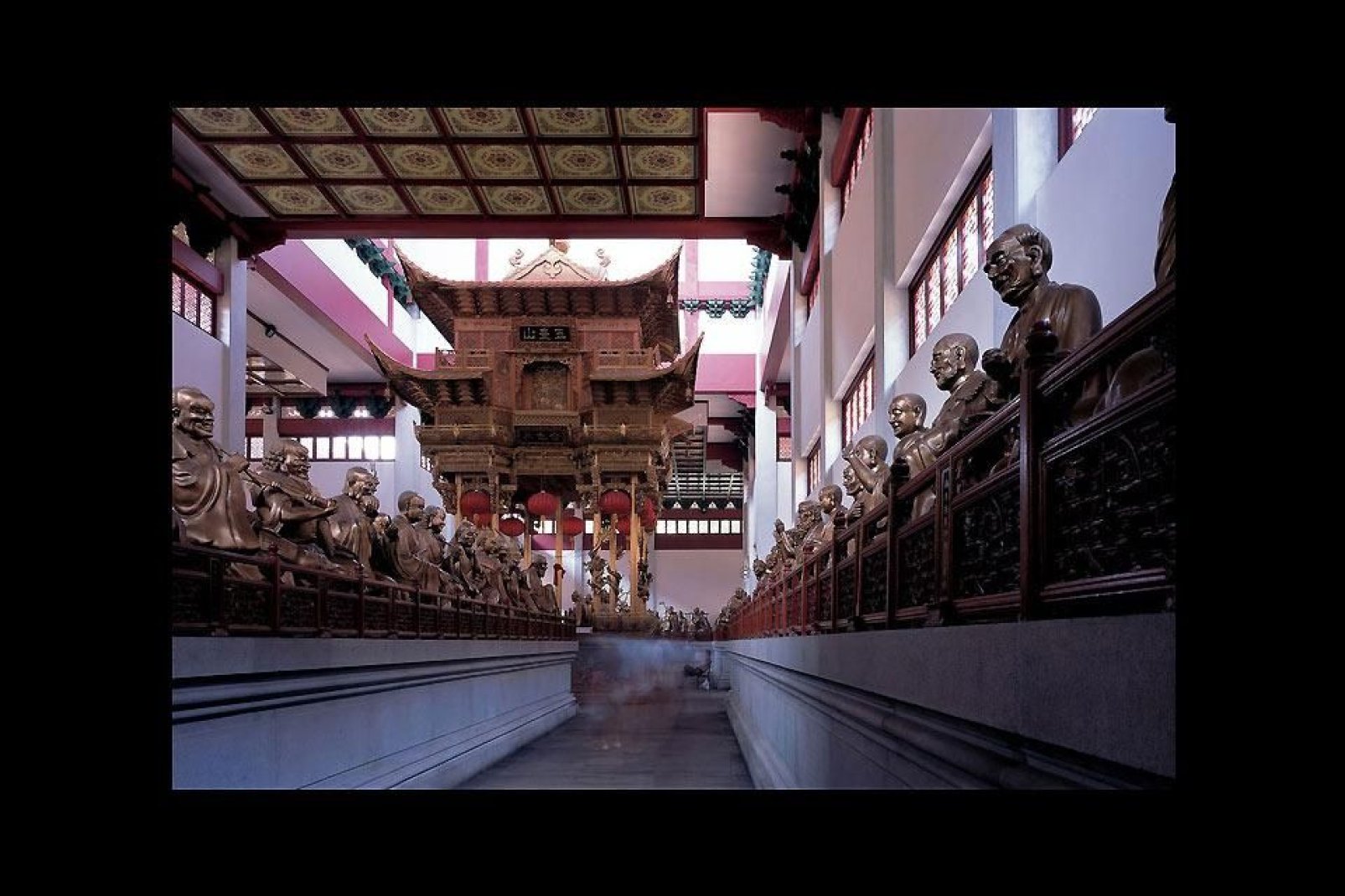Im Lingying-Tempel, der auch Tempel des Seelenrückzugs genannt wird, kann man die Arhats-Halle besichtigen.