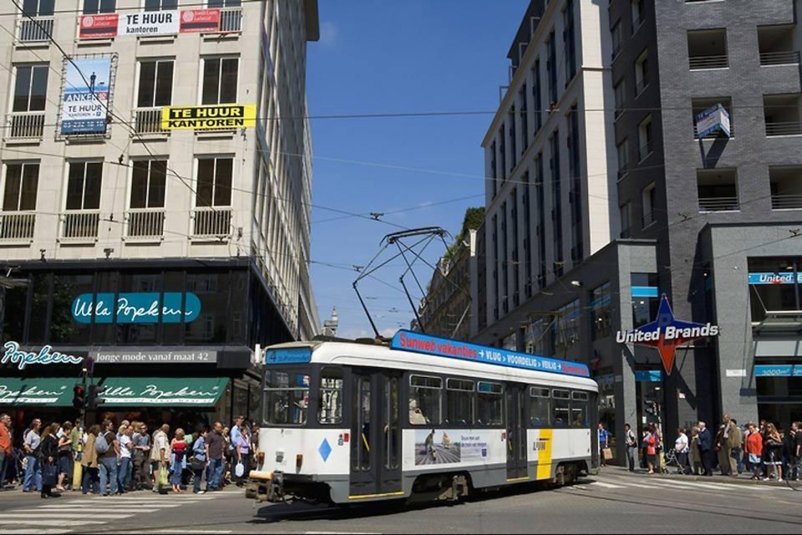 Grazie alla rete tramviaria, che comprende 12 linee, è possibile spostarsi agevolmente all'interno di tutta la città.