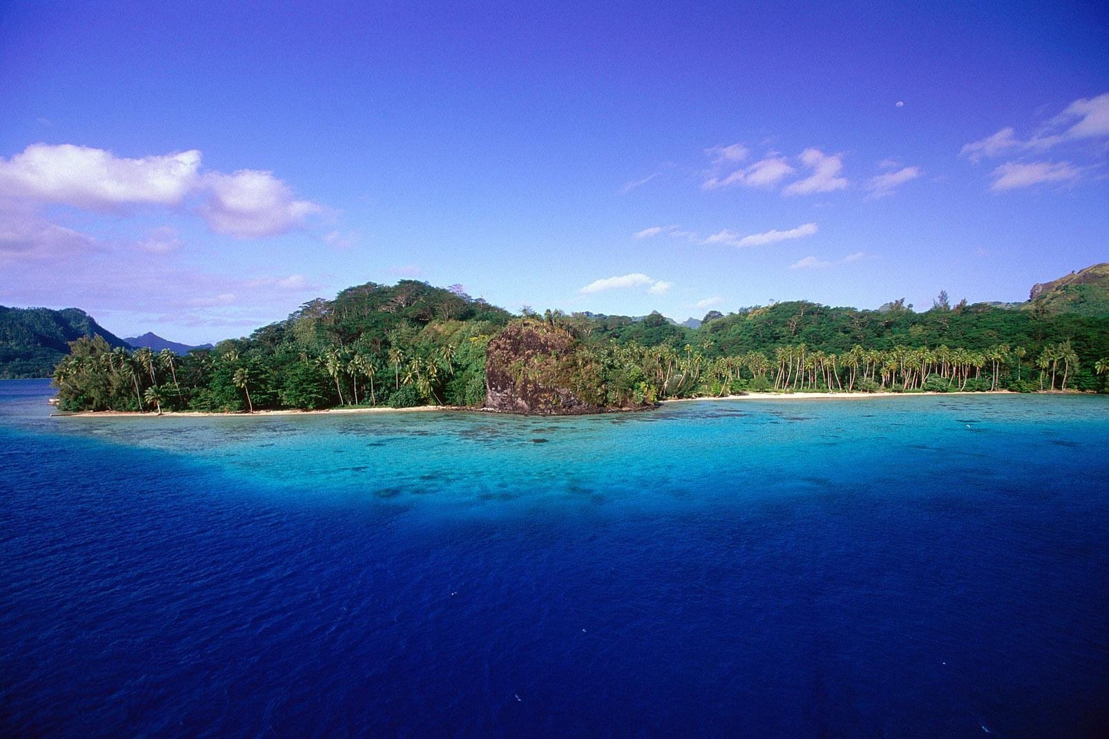 Huahine est certainement une des îles les plus authentiques de l'archipel de la Société. Peu de voitures, un rythme de vie paisible, des gens accueillants, 
