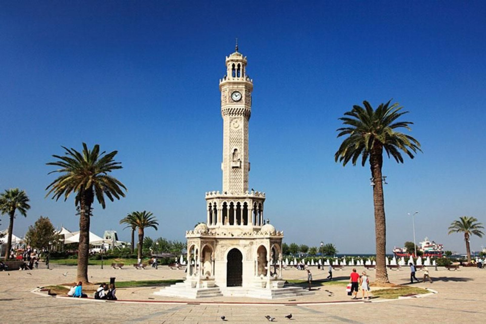 Nicknamed the pearl of the Aegean, Izmir is Turkey's third largest city but also boasts pristine coastline