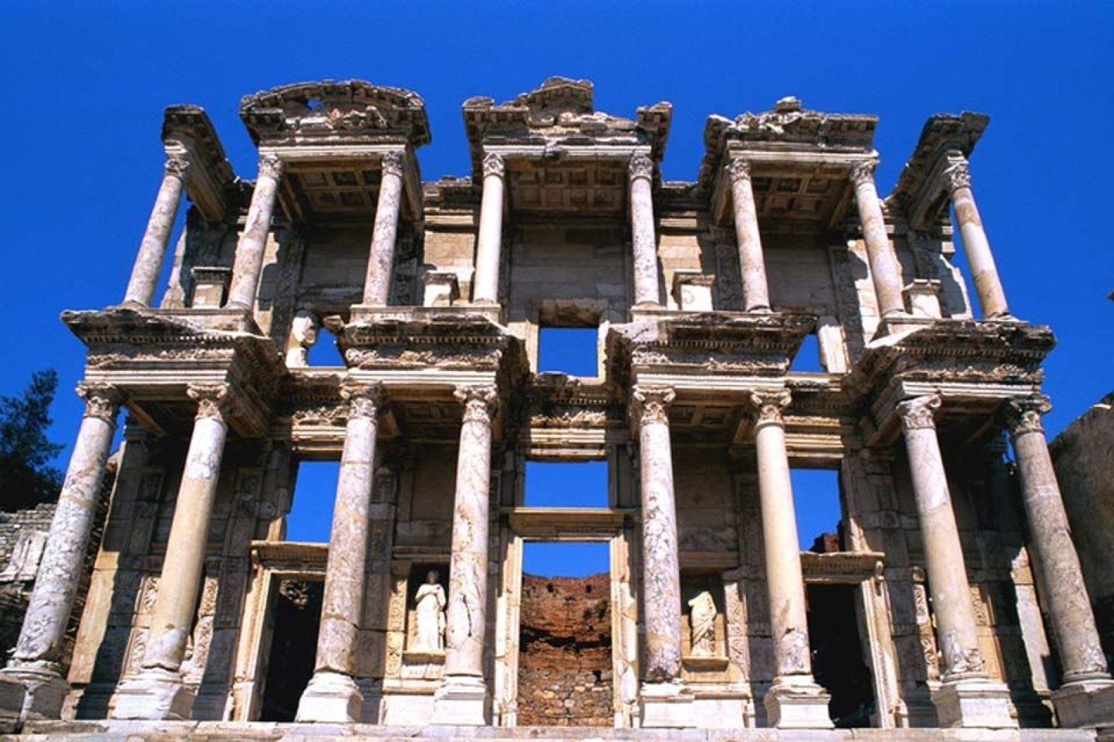 Celsus Library is located in Ephesus, one of the ancient parts of the Izmir region.