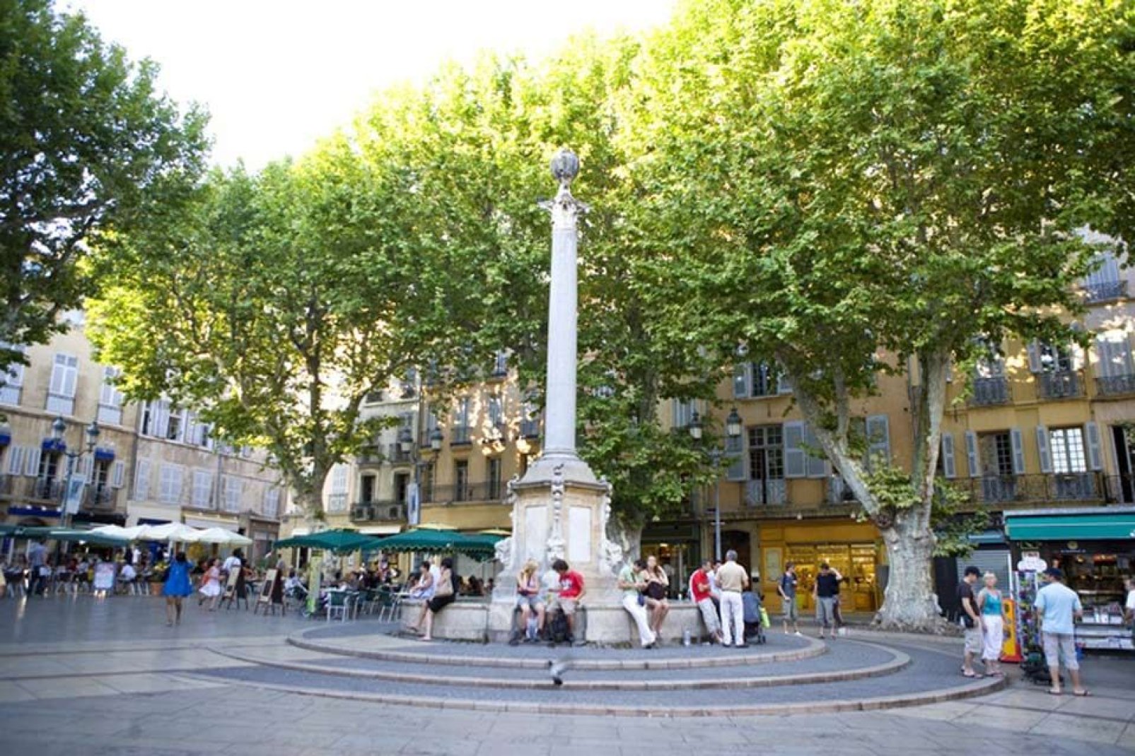 This fountain was built in 1756 and is easily recognisable thanks to the Roman column that sits above it. Needless to say, this is one of the most popular meeting places in Aix.