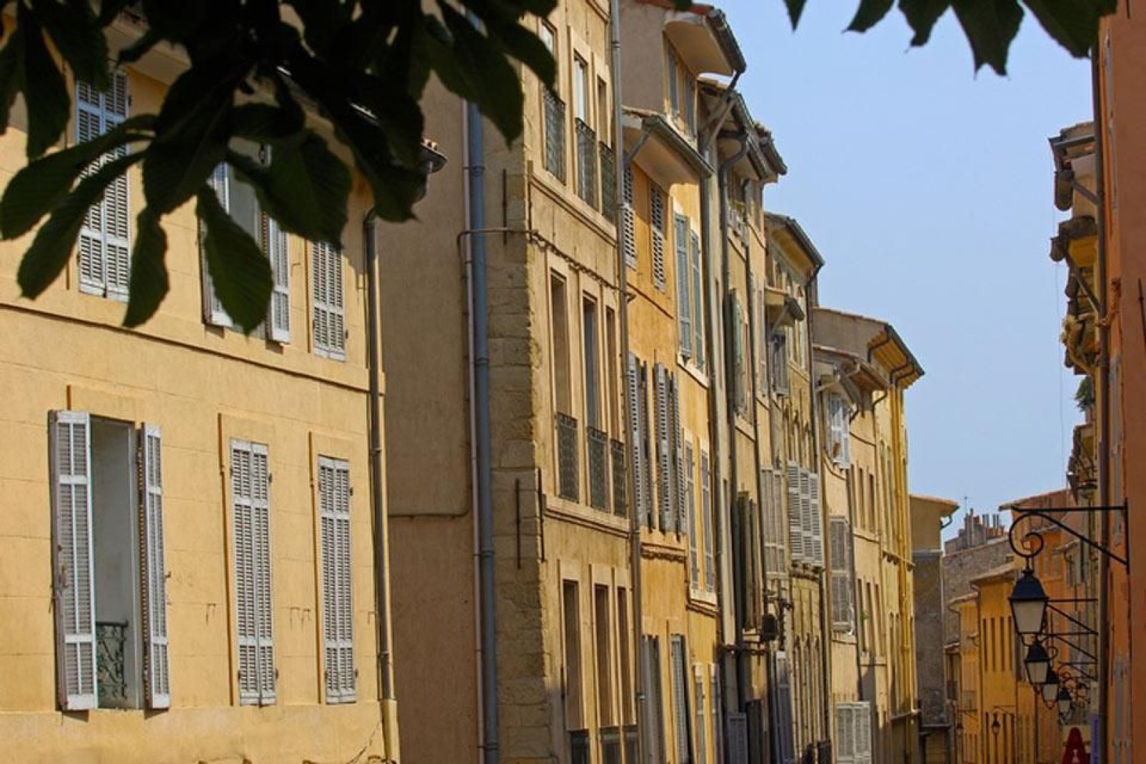 Con più di 140 edifici classificati monumenti storici, Aix-en-Provence è un vero e proprio museo a cielo aperto. Il clima molto gradevole consente le visite all'insegna della massima serenità.