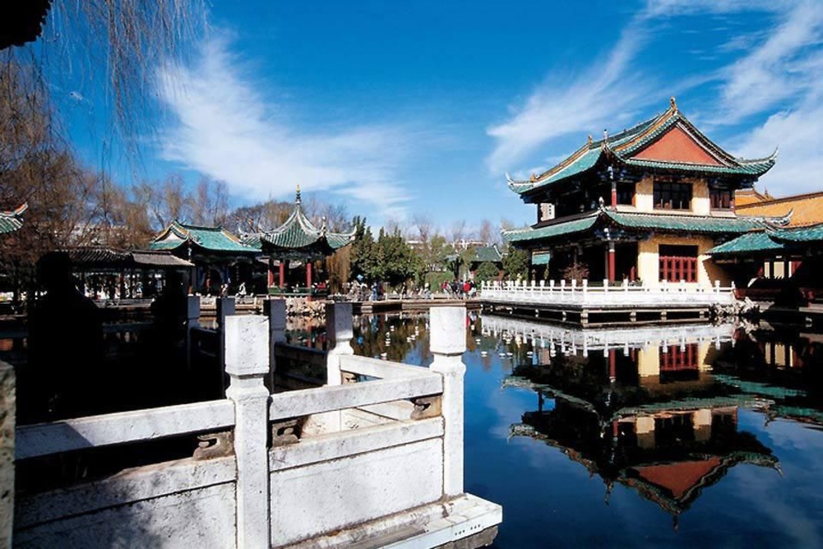 Il tempio Yuantong è il più importante di Kunming. Fu costruito, in parte, tra l'VIII e IX secolo sotto la dinastia Tang.
