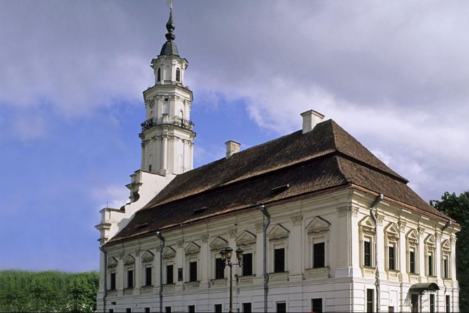 Das Rathaus im Stil des spten Barock stammt aus dem 16. Jahrhundert und gehrt zu den besonderen Sehenswrdigkeiten der Altstadt.