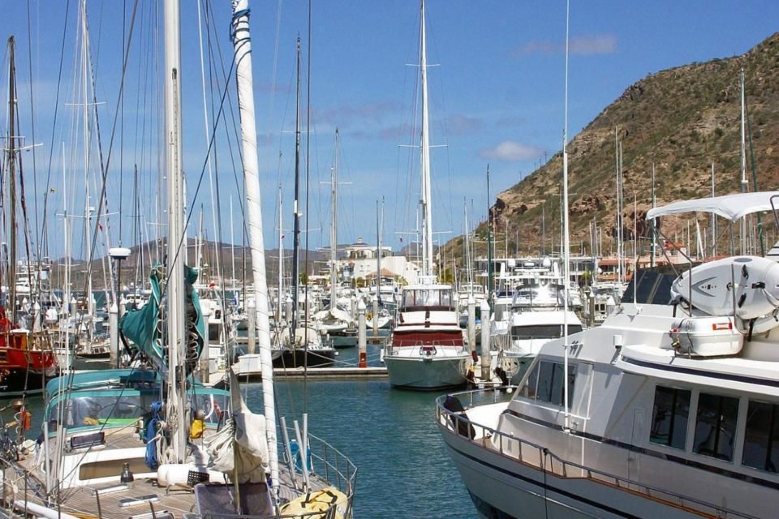 La Marine de La Paz se situe à côté du centre-ville