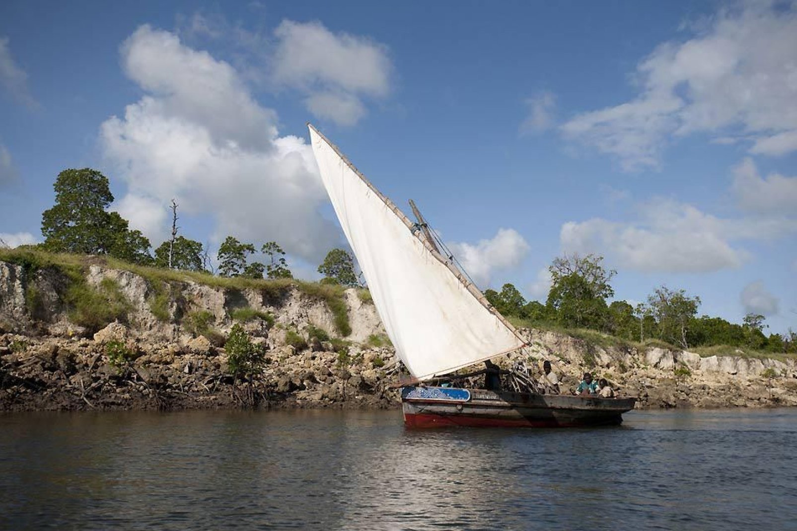 Frher wurden die traditionellen Boote als Verkehrsmittel benutzt, heute werden sie fr Spazierfahrten auf dem Meer verwendet.