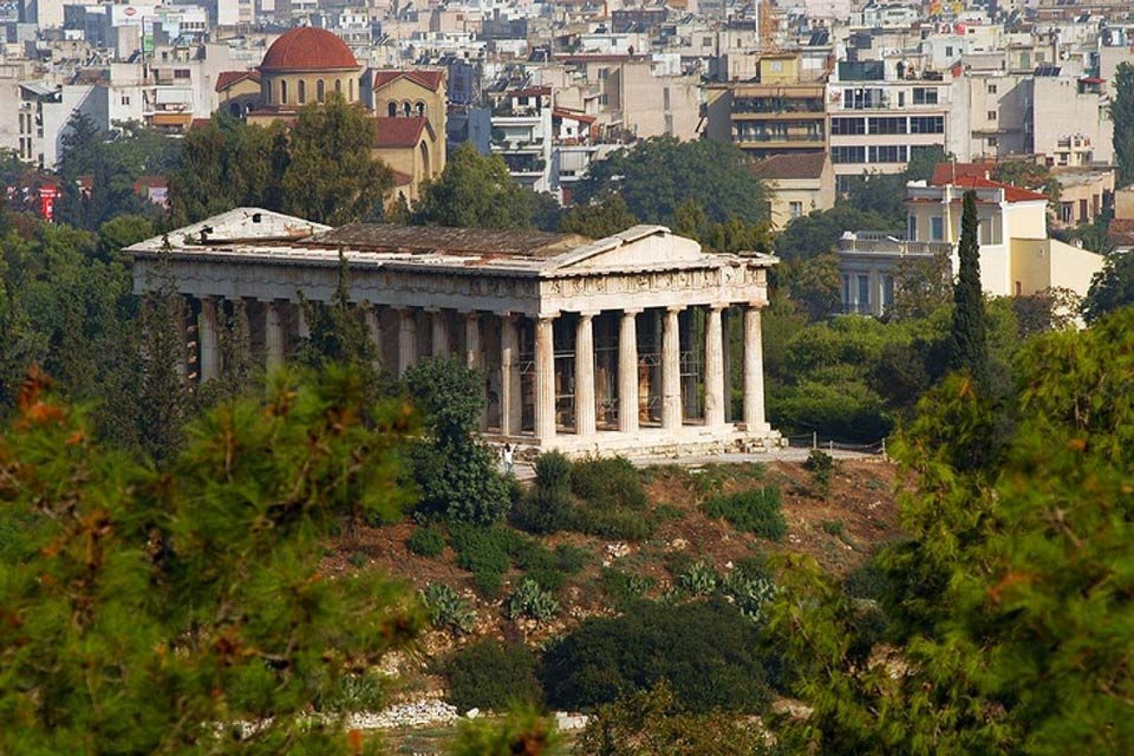 Dans l'antiquité,  le site servait de sanctuaire pour le culte des dieux de la mythologie grecque dont la déesse Athéna.