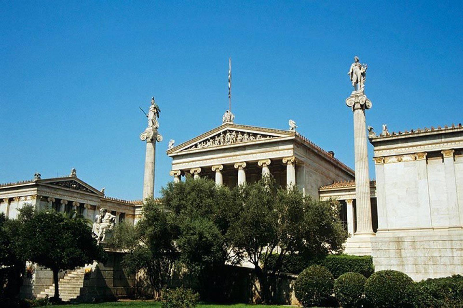 Cette université, ouverte en 1837, est la plus ancienne de l'est de la Méditerranée.