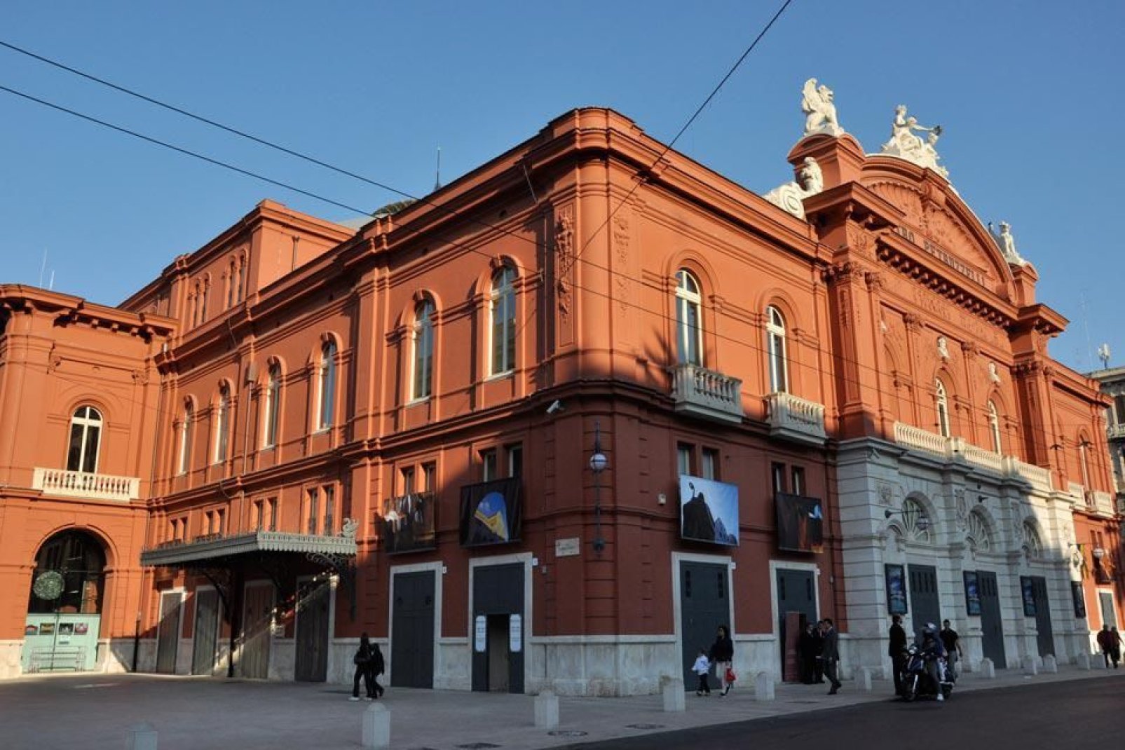 Teatro Petruzzelli è il quarto teatro italiano per dimensioni e il più grande teatro privato d'Europa