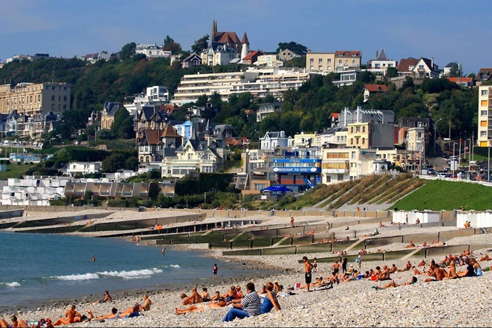 Die Stadt Le Havre wurde 1999 als Badeort einstuft. Am Strand befindet sich insbesondere der größte Freiluft-Skatepark von Frankreich.