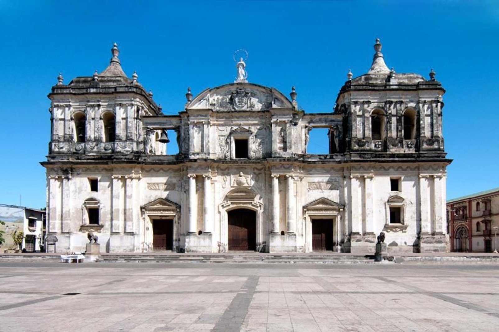 Cette cathédrale baroque coloniale est inscrite au patrimoine de l'UNESCO depuis juin 2011. Elle a notamment été élevée au rang de Basilique au 19ème siècle.