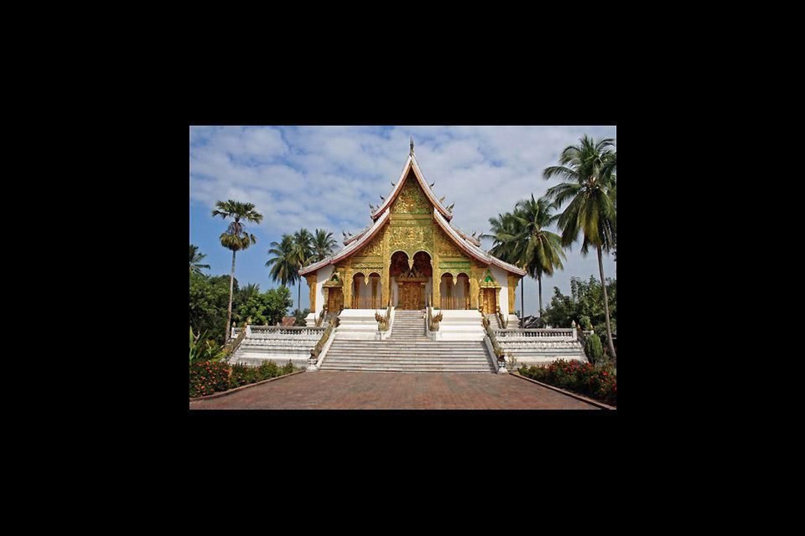 Der buddhistische Tempel von Wat Xieng Thong zählt sicherlich zu den schönsten Monumenten von Luang Prabang. Zudem wurde die Stadt von der UNESCO ins Weltkulturerbe aufgenommen.