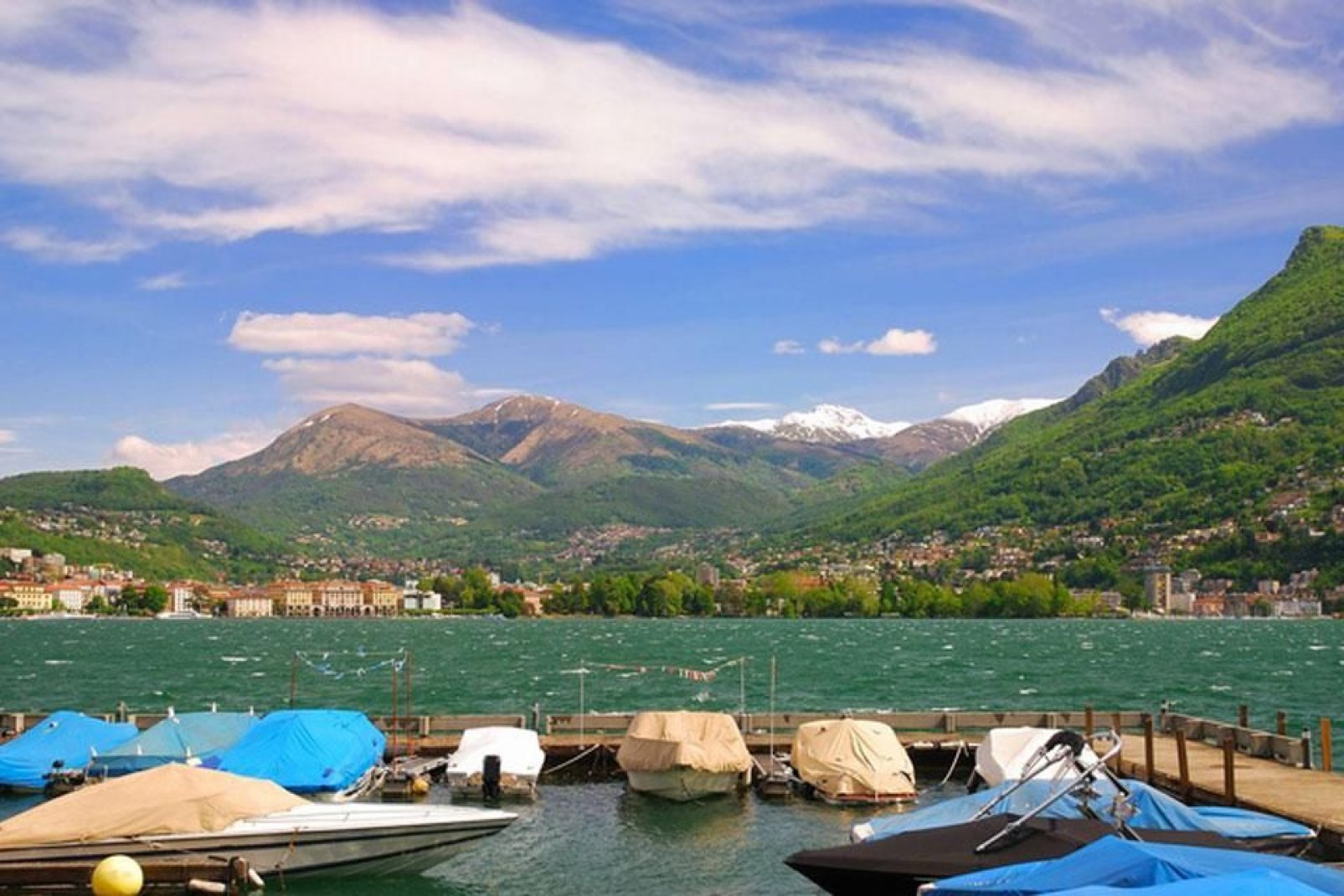 Lugano liegt am Ufer des gleichnamigen Sees. Es handelt sich um den kleinsten der drei groen Seen Italiens.