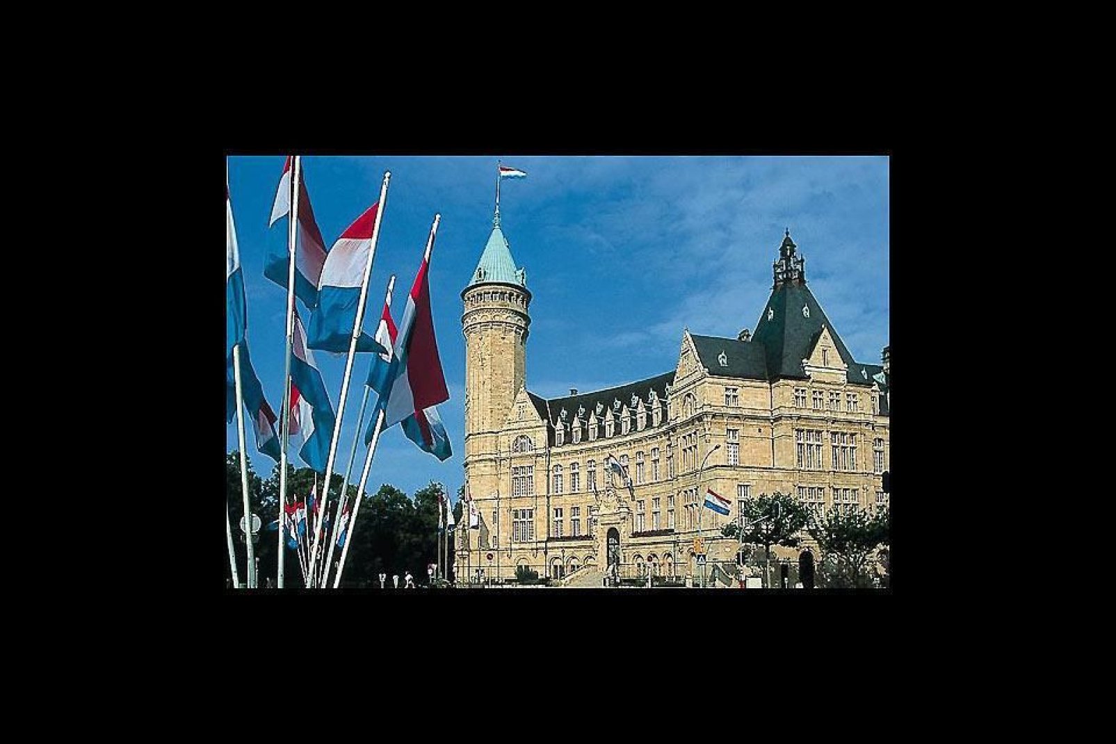Luxemburgo es la capital del Gran Ducado homónimo: situado en un espolón rocoso, es una auténtica fortaleza natural. En la foto, el Palacio del Gran Ducado.