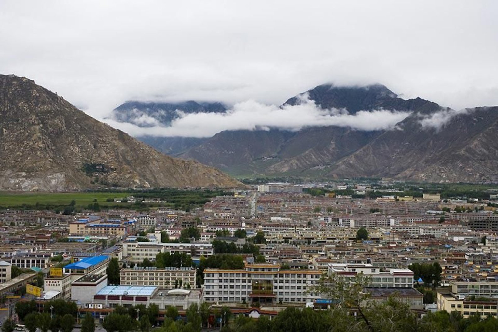 L'area del Tibet ha un'estensione di 2,5 milioni di chilometri quadrati, ovvero un quarto dell'intera Cina ed ospita 6 milioni di tibetani.