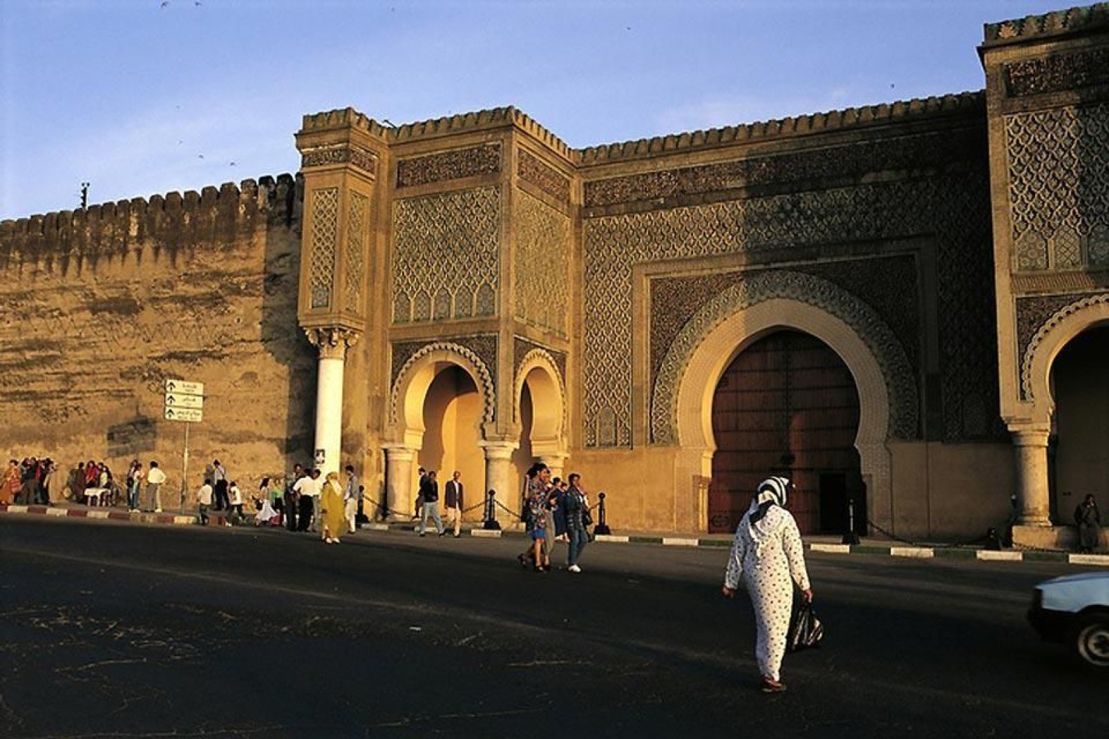 Meknès ist ein wahres Juwel Marokkos und birgt unzählige Paläste, Monumente, Gartenanlagen und Moscheen.