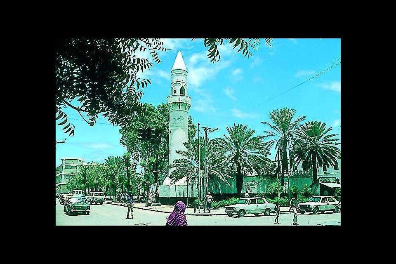 Aufgrund des Krieges ist in Mogadischu, dem ehemaligen Sitz der italienischen Kolonialregierung, beinahe nichts mehr von der einstigen italienischen Architektur brig.