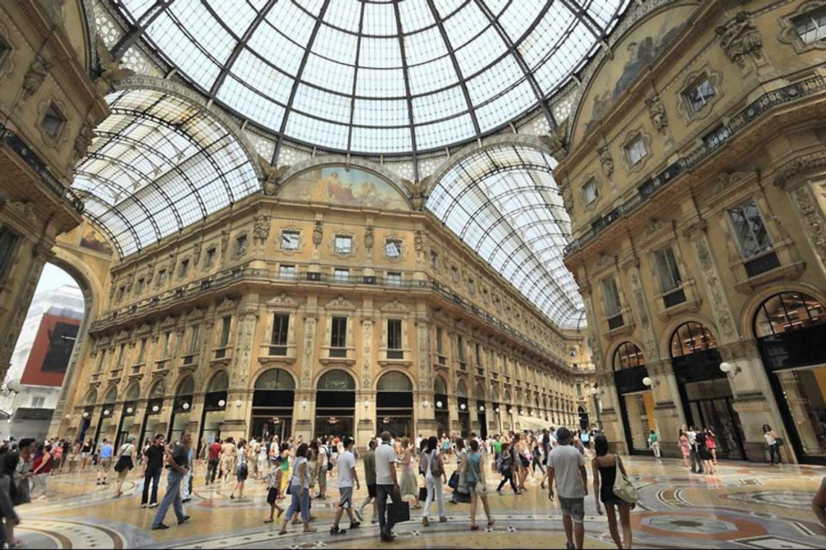 Mitten im Stadtzentrum befindet sich das Shoppingparadies von Mailand in dieser Galerie aus dem 19. Jahrhundert.
