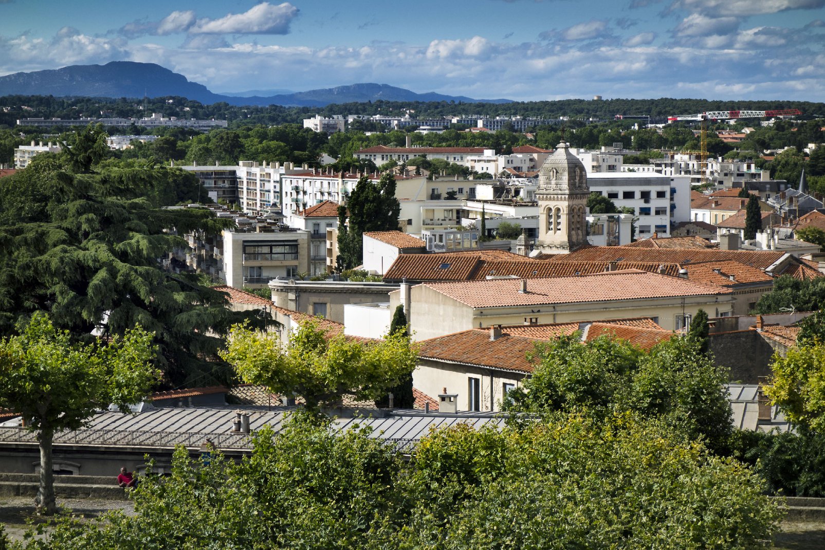 Les terrasses de la promenade du Peyrou offert un panorama incroyable, sur Montpellier, son arrière-pays et la mer Méditerranée.