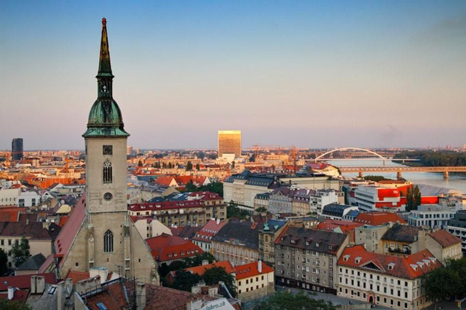 Bratislava wurde einst Pressburg genannt und ist seit dem 1. Januar 1993 die Hauptstadt der Slowakei.