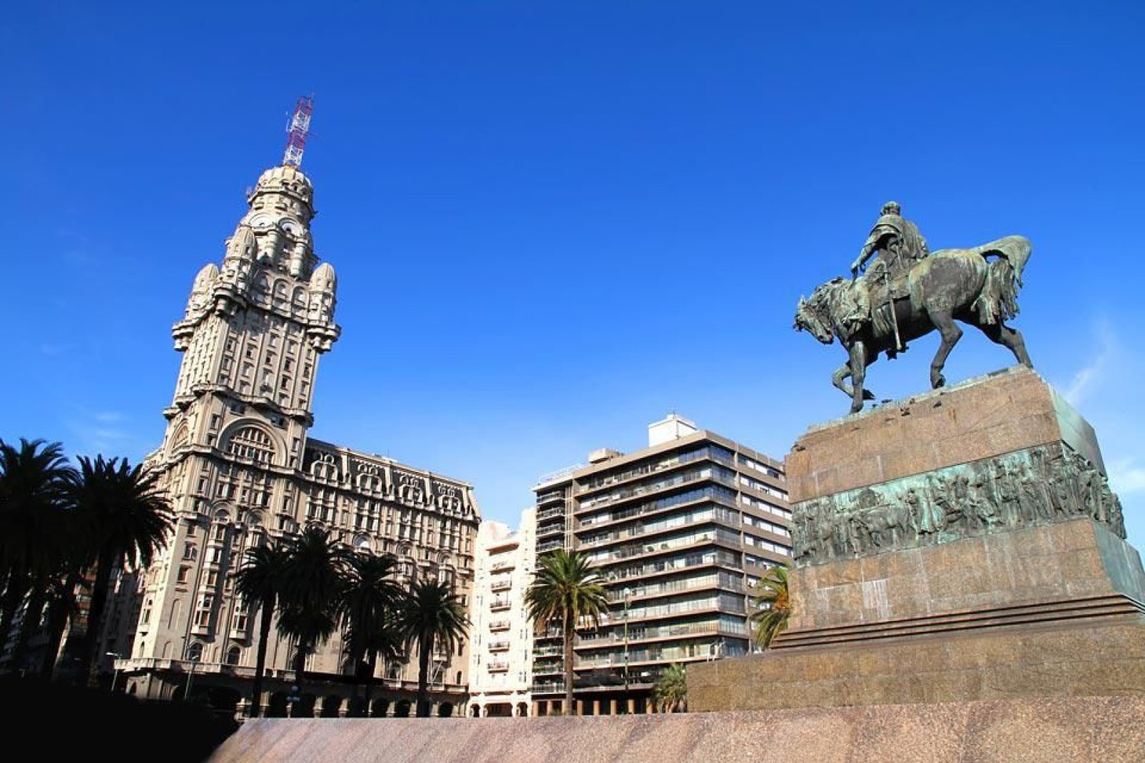 Montevideo ist eine nicht allzu groe Stadt. Hier leben nur 1.500.000 Einwohner.