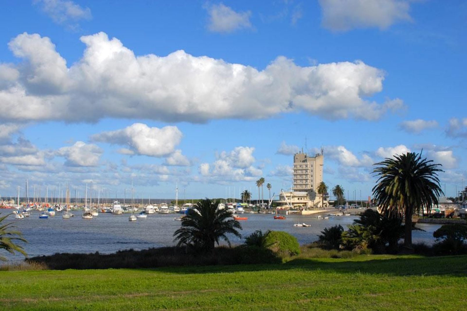 Die Hauptstadt von Uruguay hngt stark vom Tourismus ab, sie bleibt aber immer noch angenehm fr eine Besichtigung.