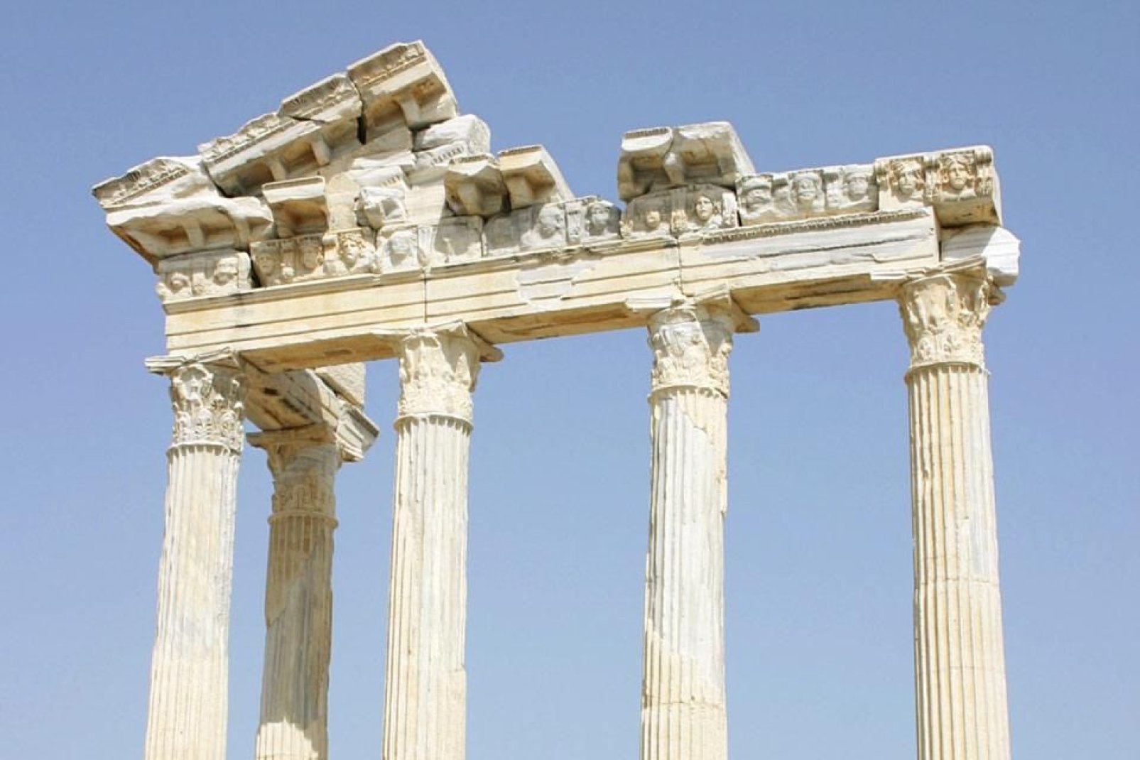 Los emplazamientos antiguos de Antalya disponen de ruinas que suelen estar muy bien conservadas.
