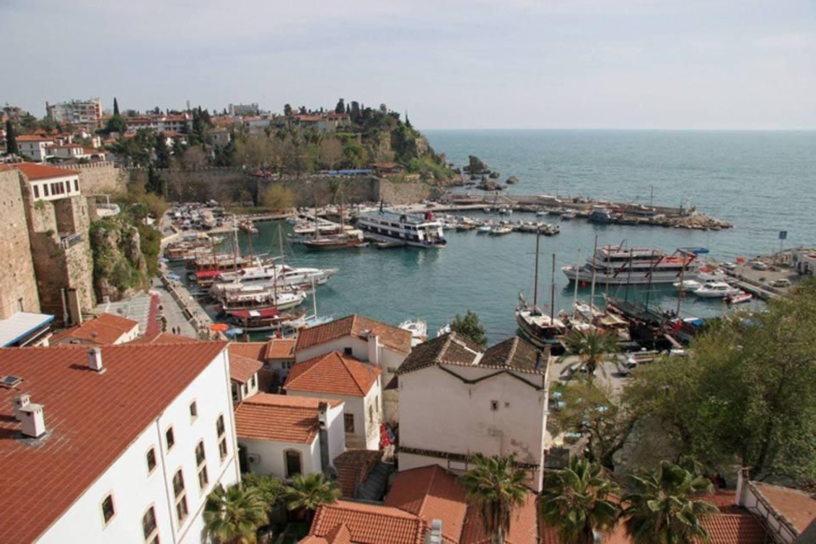 L'antico porto è stato attualmente trasformato in porticciolo turistico.