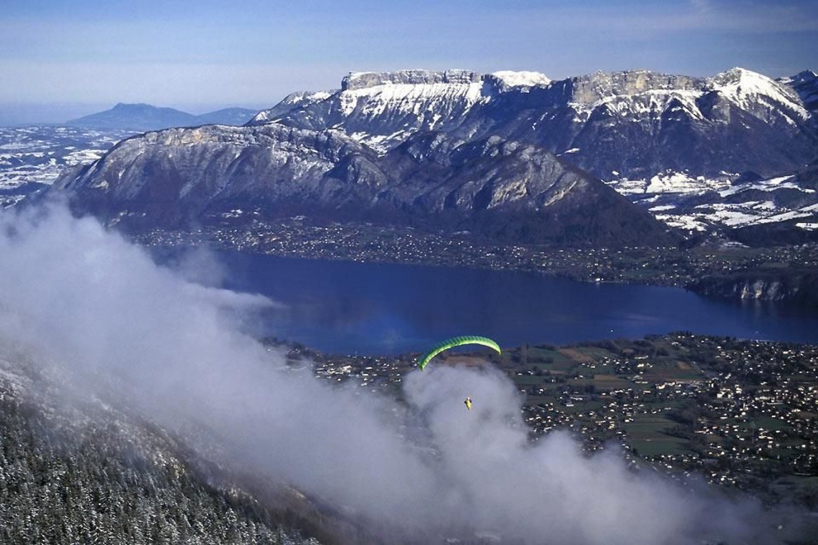 Paragliding, Drachenfliegen, Bungee Jumping? Wenn Sie Nervenkitzel suchen, ist der Lac d'Annecy genau das Richtige!